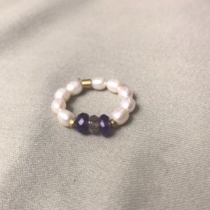 Genuine amethyst and pearl ring (one size)